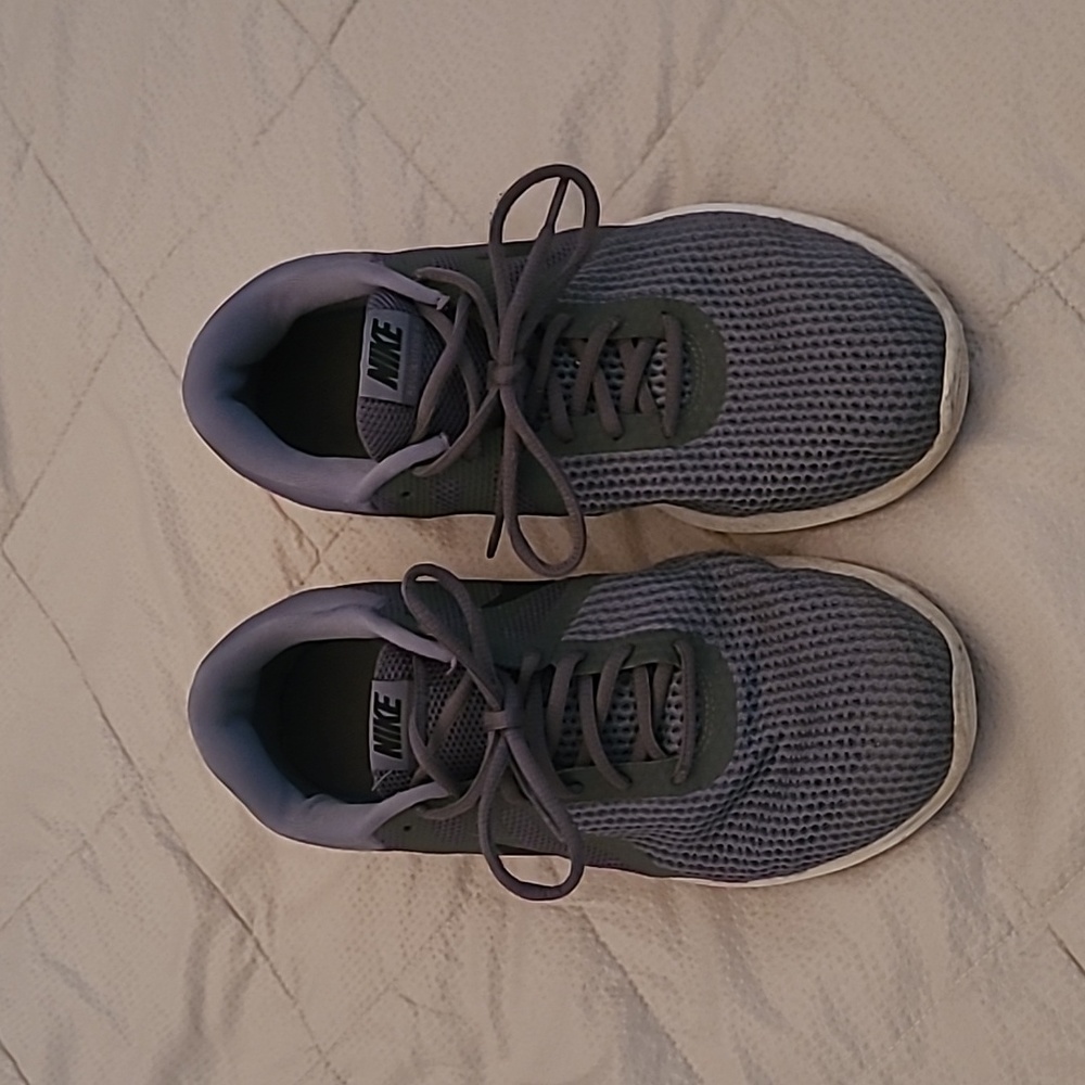 Mens Nike Revaluation 4